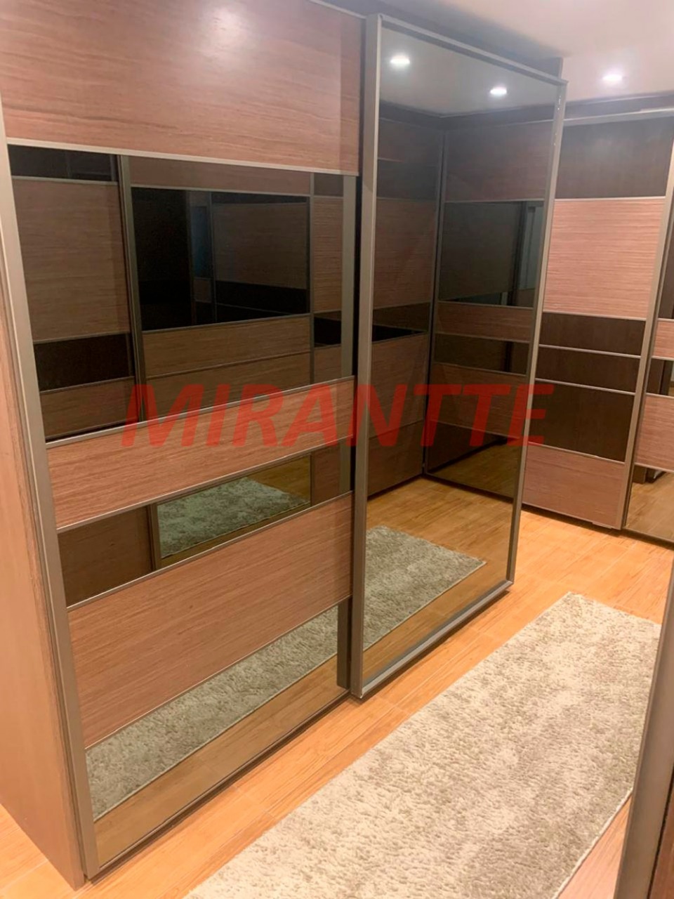 Cond. fechado de 383m² com 6 quartos em Jardim França
