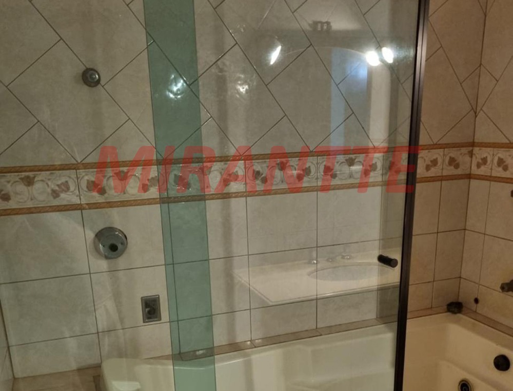 Sobrado de 220m² com 3 quartos em Vila Mazzei