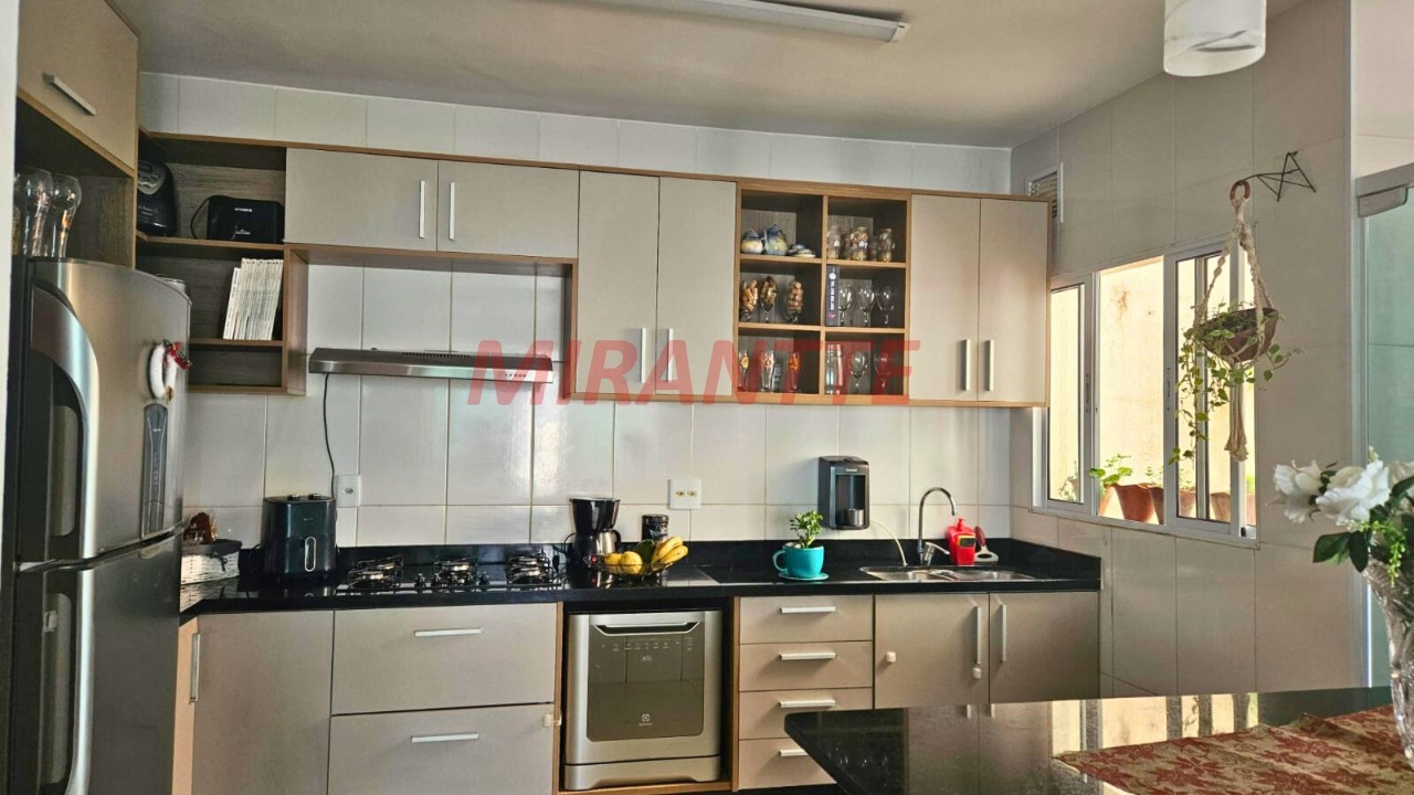 Cond. fechado de 100m² com 3 quartos em Água Rasa
