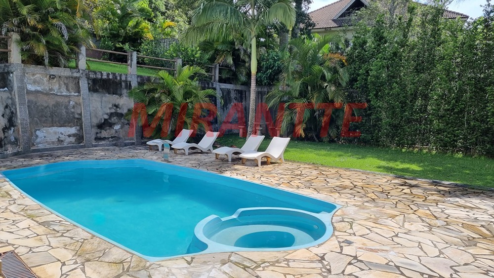 Cond. fechado de 430m² com 3 quartos em Serra da Cantareira