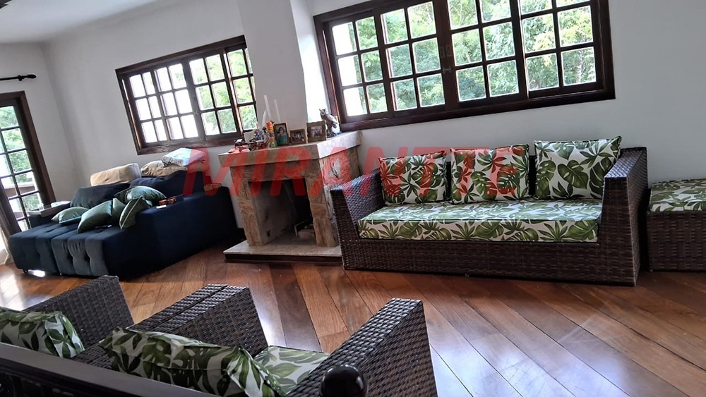 Cond. fechado de 430m² com 3 quartos em Serra da Cantareira