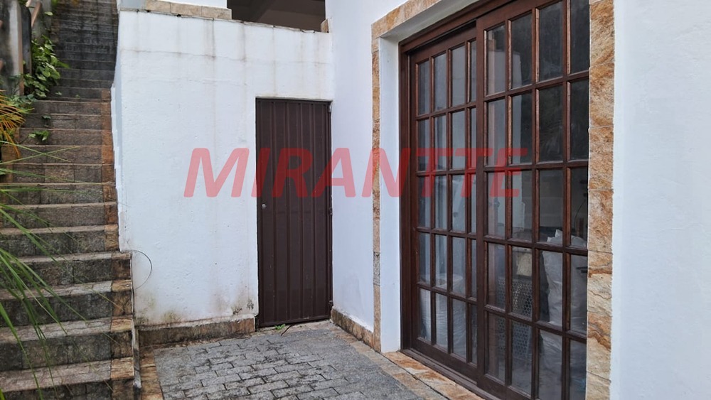 Cond. fechado de 430m² com 3 quartos em Serra da Cantareira