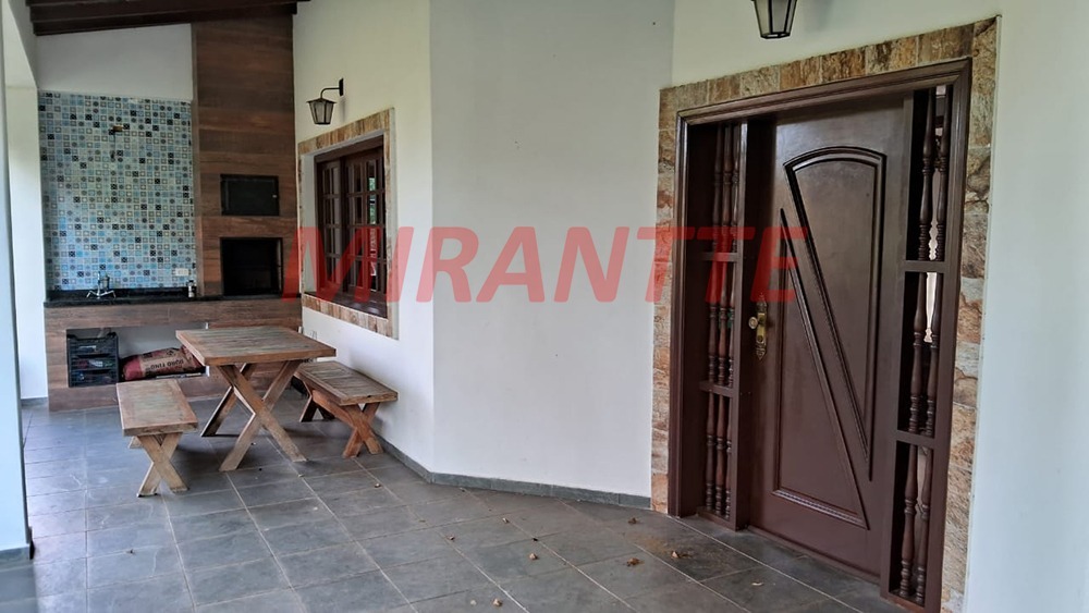 Cond. fechado de 430m² com 3 quartos em Serra da Cantareira