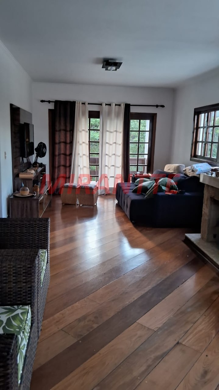 Cond. fechado de 430m² com 3 quartos em Serra da Cantareira