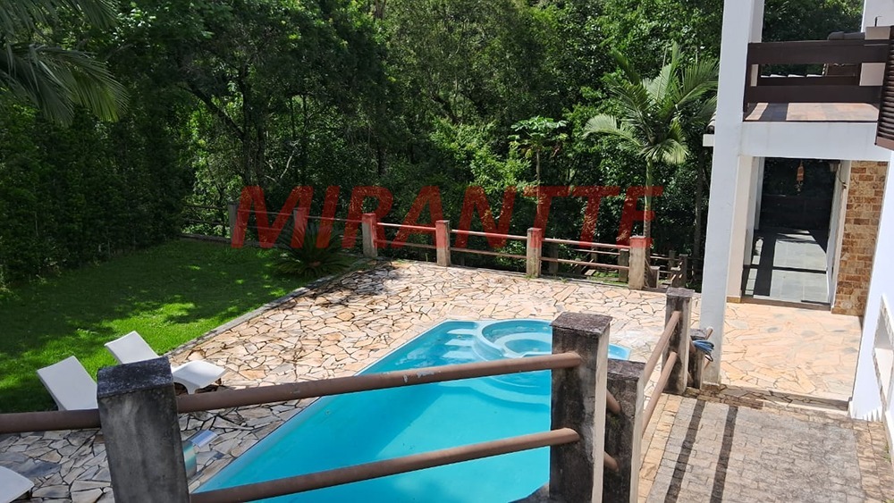 Cond. fechado de 430m² com 3 quartos em Serra da Cantareira