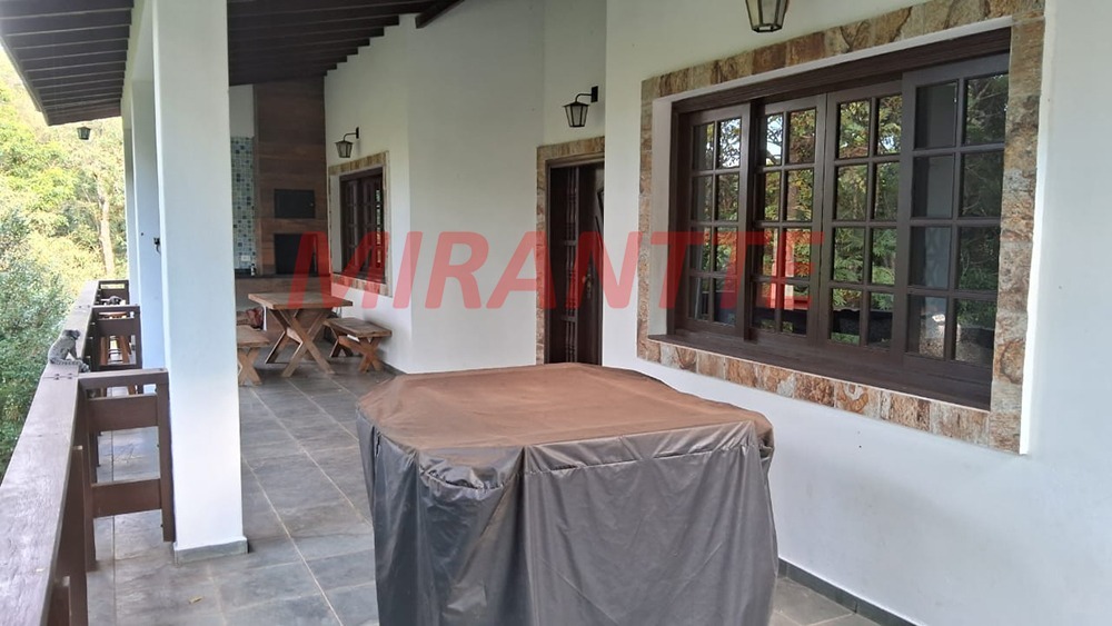Cond. fechado de 430m² com 3 quartos em Serra da Cantareira