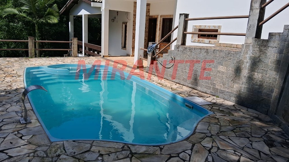 Cond. fechado de 430m² com 3 quartos em Serra da Cantareira