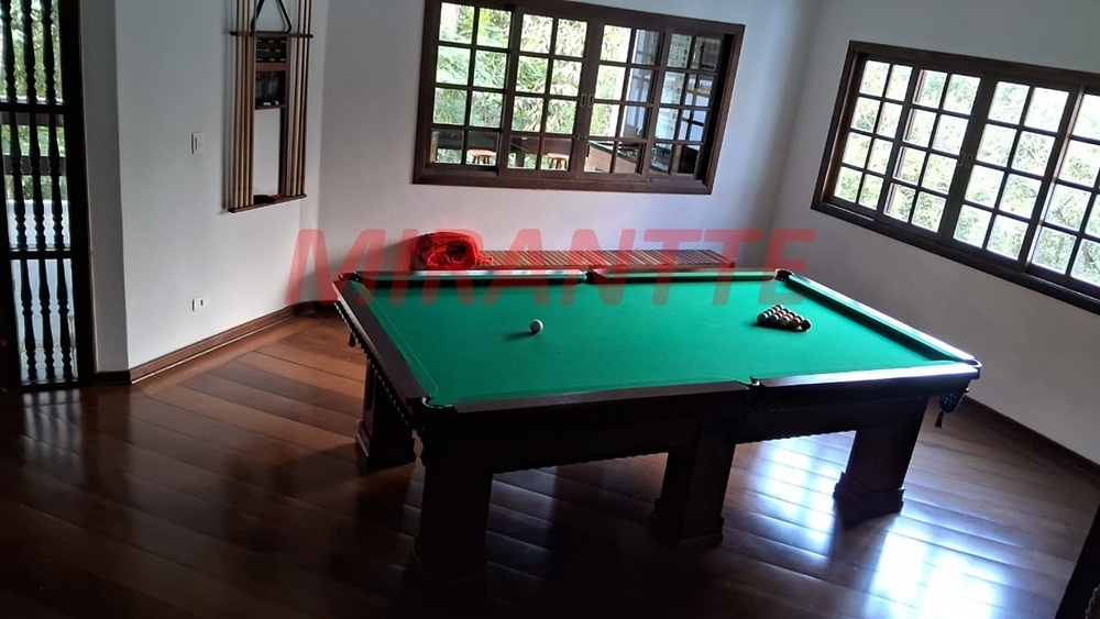 Cond. fechado de 430m² com 3 quartos em Serra da Cantareira