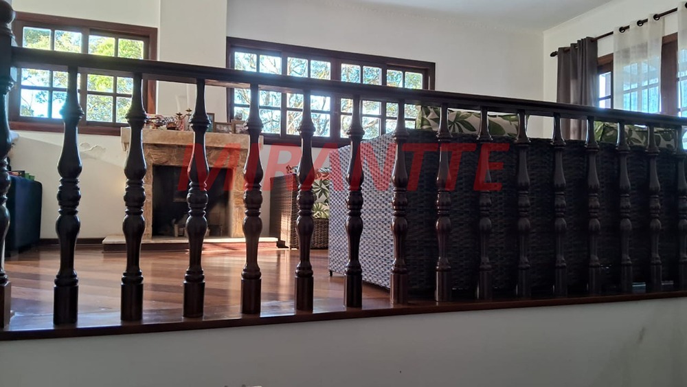 Cond. fechado de 430m² com 3 quartos em Serra da Cantareira
