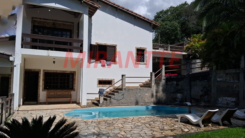 Cond. fechado de 430m² com 3 quartos em Serra da Cantareira