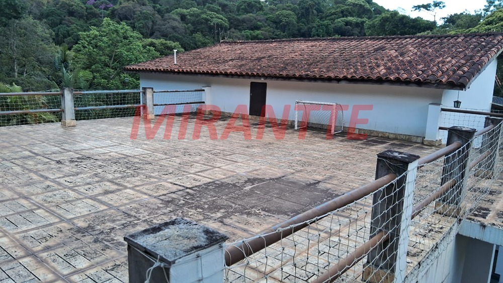 Cond. fechado de 430m² com 3 quartos em Serra da Cantareira