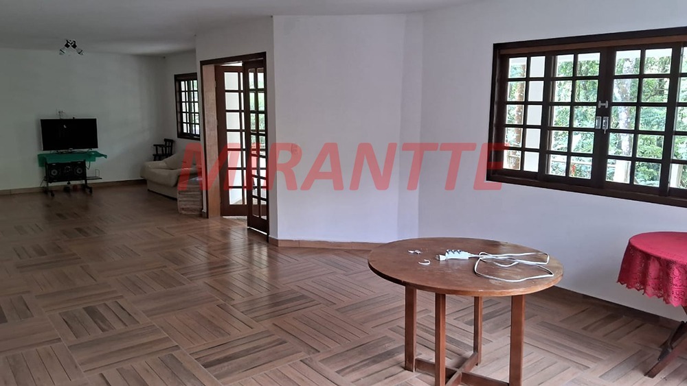 Cond. fechado de 430m² com 3 quartos em Serra da Cantareira