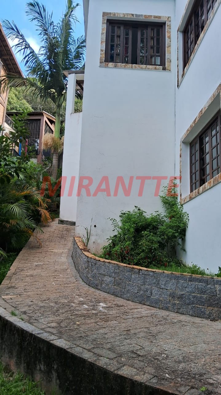Cond. fechado de 430m² com 3 quartos em Serra da Cantareira