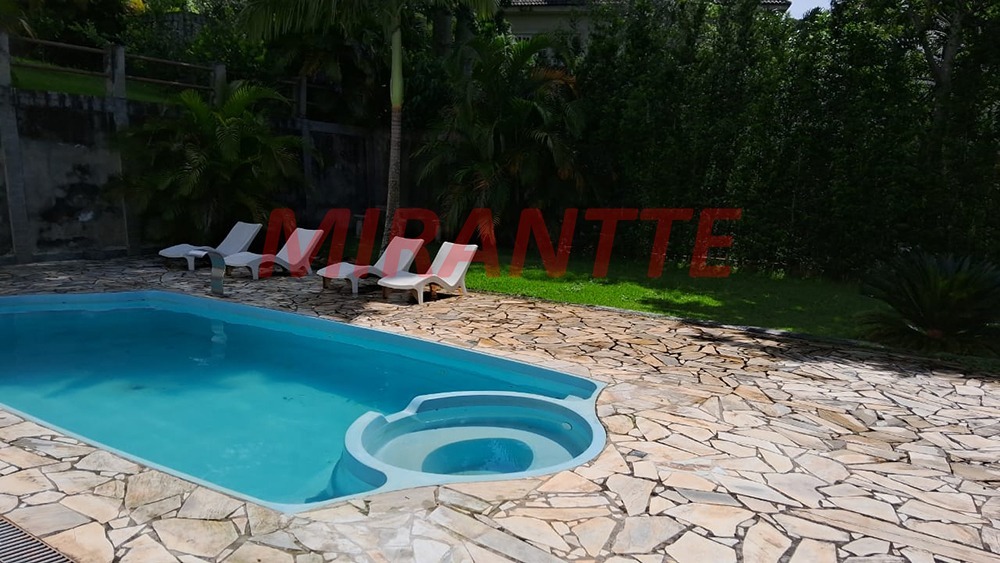 Cond. fechado de 430m² com 3 quartos em Serra da Cantareira