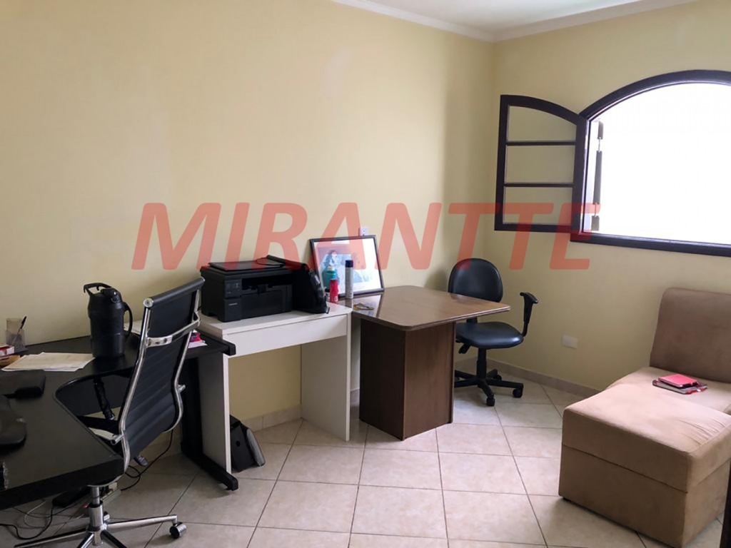 Cond. fechado de 180m² com 3 quartos em Horto Florestal