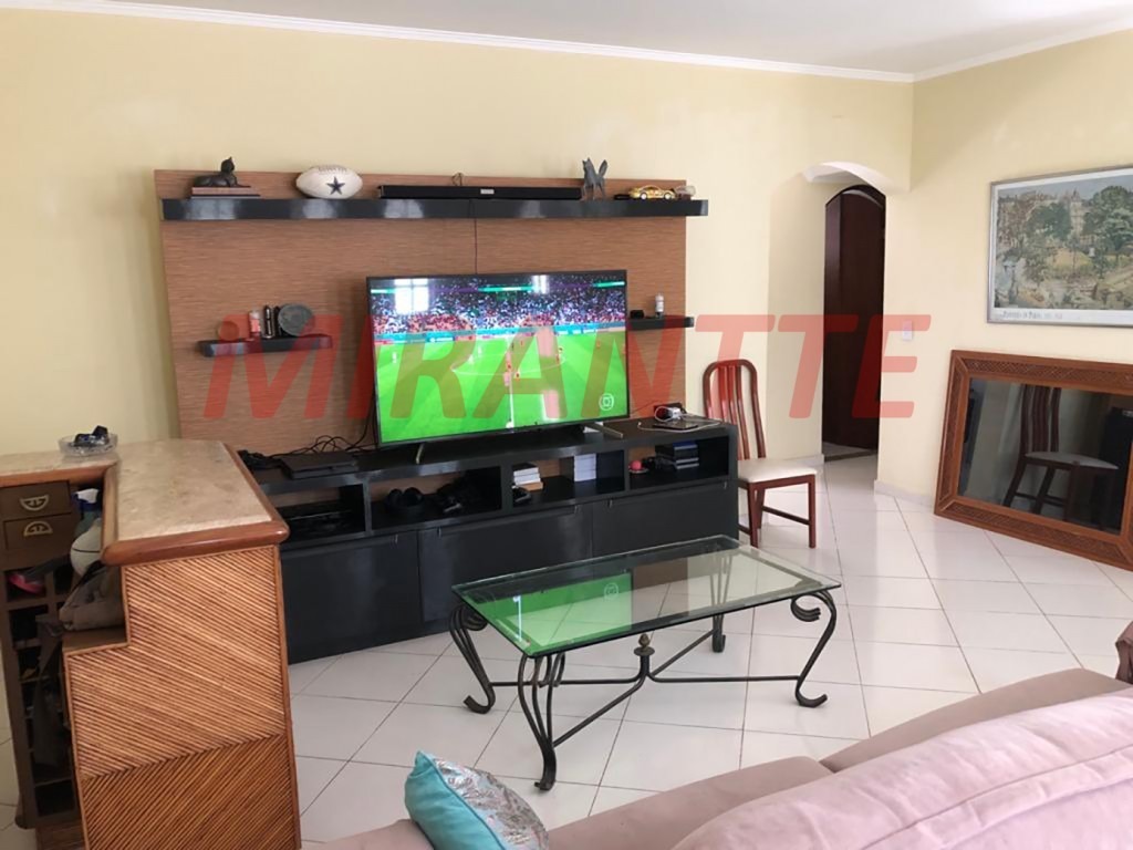Cond. fechado de 180m² com 3 quartos em Horto Florestal