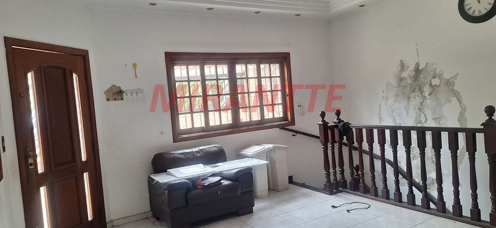 Sobrado de 169m² com 4 quartos em Água Fria