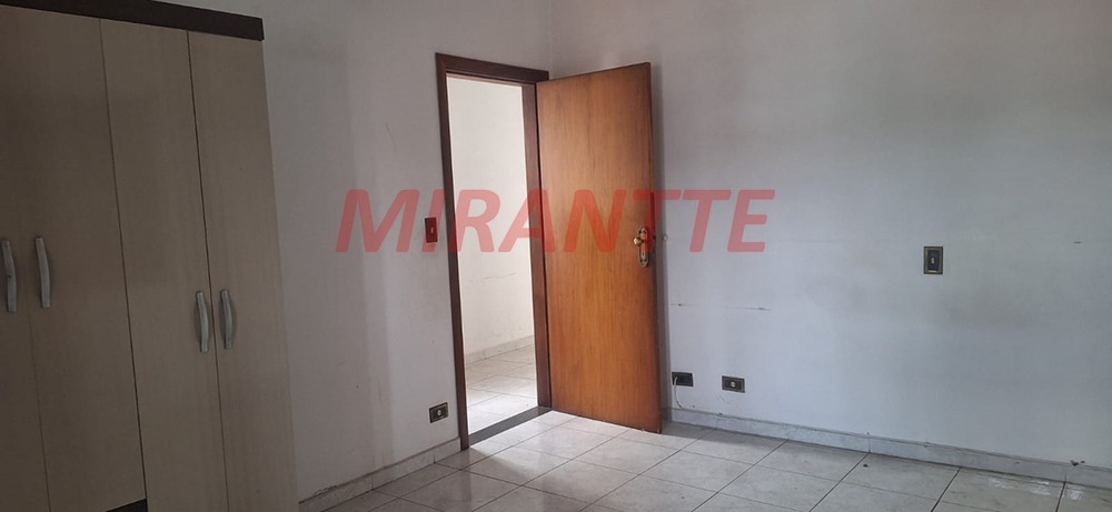 Sobrado de 169m² com 4 quartos em Água Fria