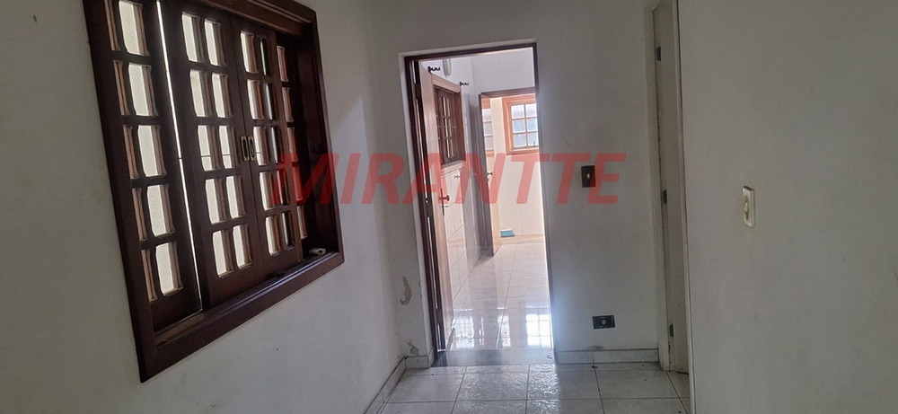 Sobrado de 169m² com 4 quartos em Água Fria