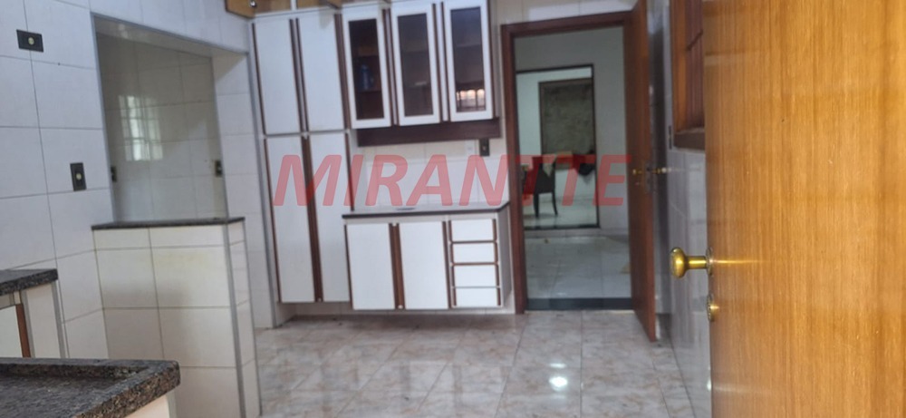 Sobrado de 169m² com 4 quartos em Água Fria