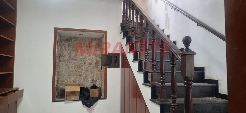 Sobrado de 169m² com 4 quartos em Água Fria