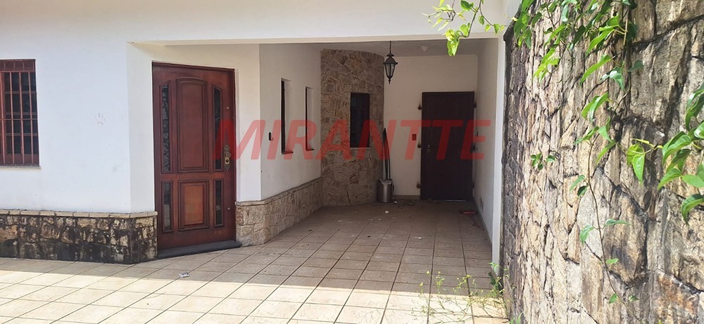 Sobrado de 169m² com 4 quartos em Água Fria