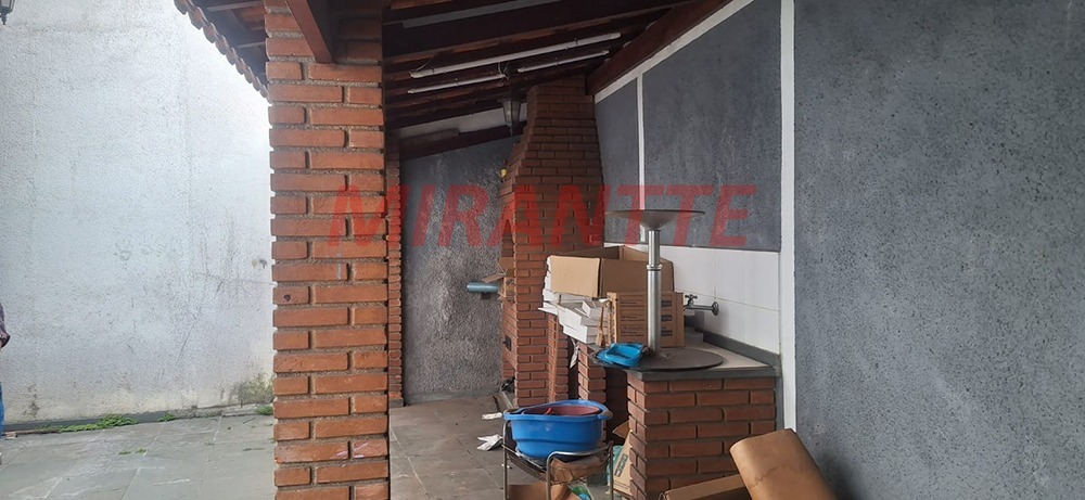 Sobrado de 169m² com 4 quartos em Água Fria