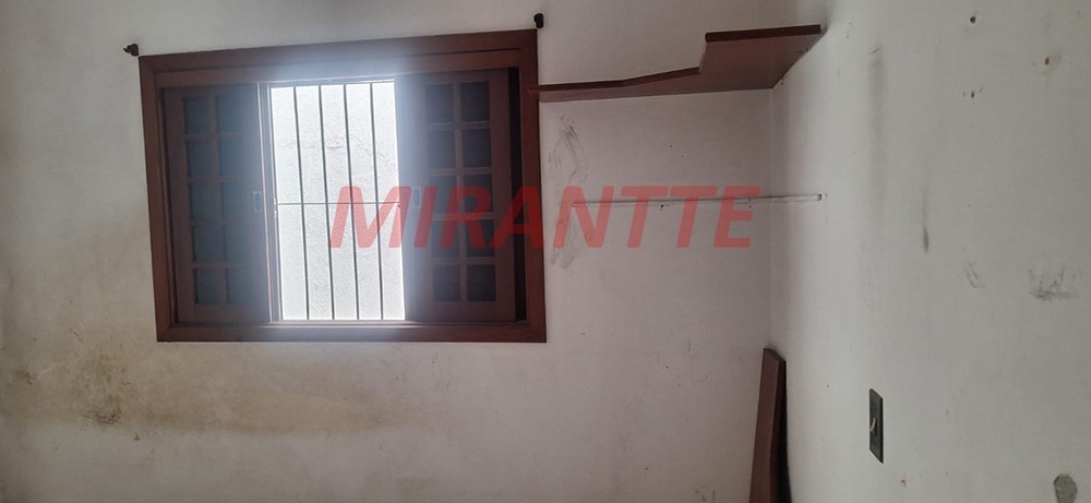 Sobrado de 169m² com 4 quartos em Água Fria
