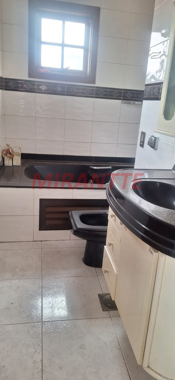 Sobrado de 169m² com 4 quartos em Água Fria
