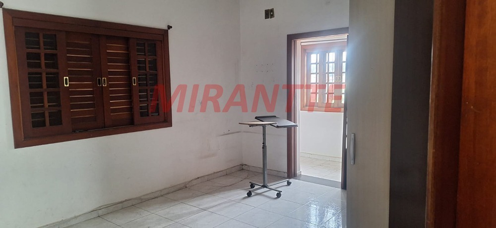 Sobrado de 169m² com 4 quartos em Água Fria