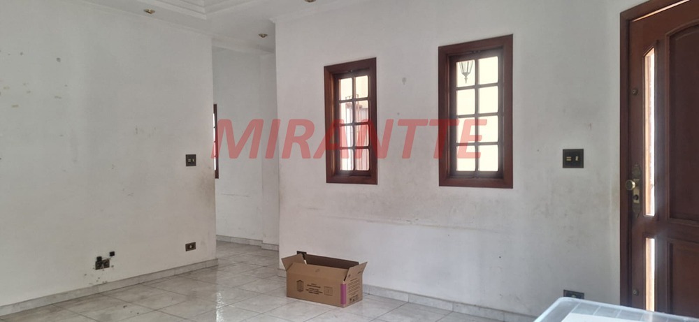 Sobrado de 169m² com 4 quartos em Água Fria