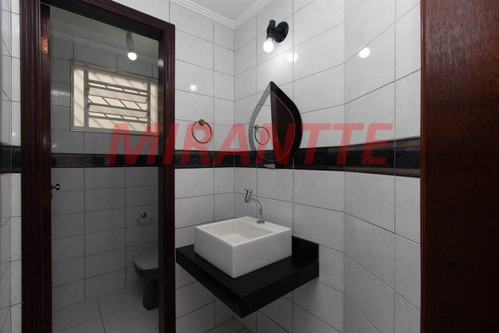 Sobrado de 208m² com 4 quartos em Vila Mazzei