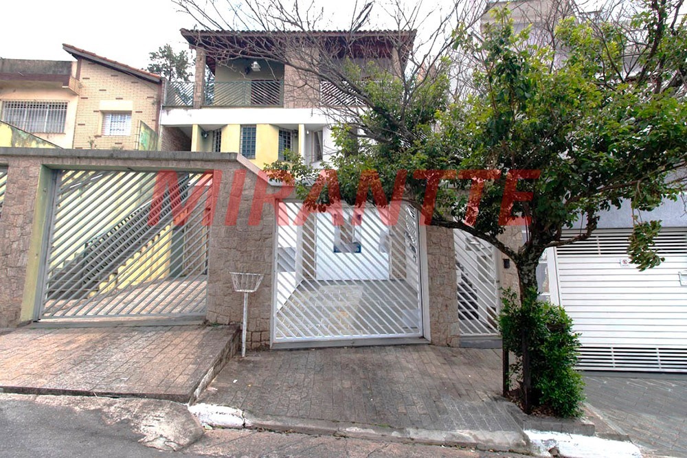 Sobrado de 208m² com 4 quartos em Vila Mazzei