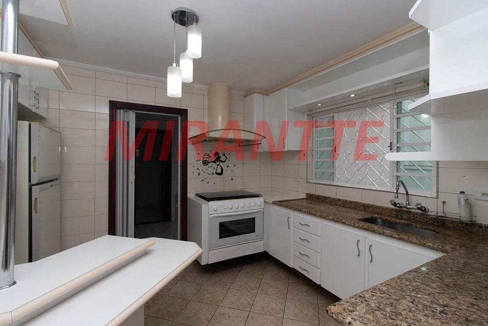 Sobrado de 208m² com 4 quartos em Vila Mazzei