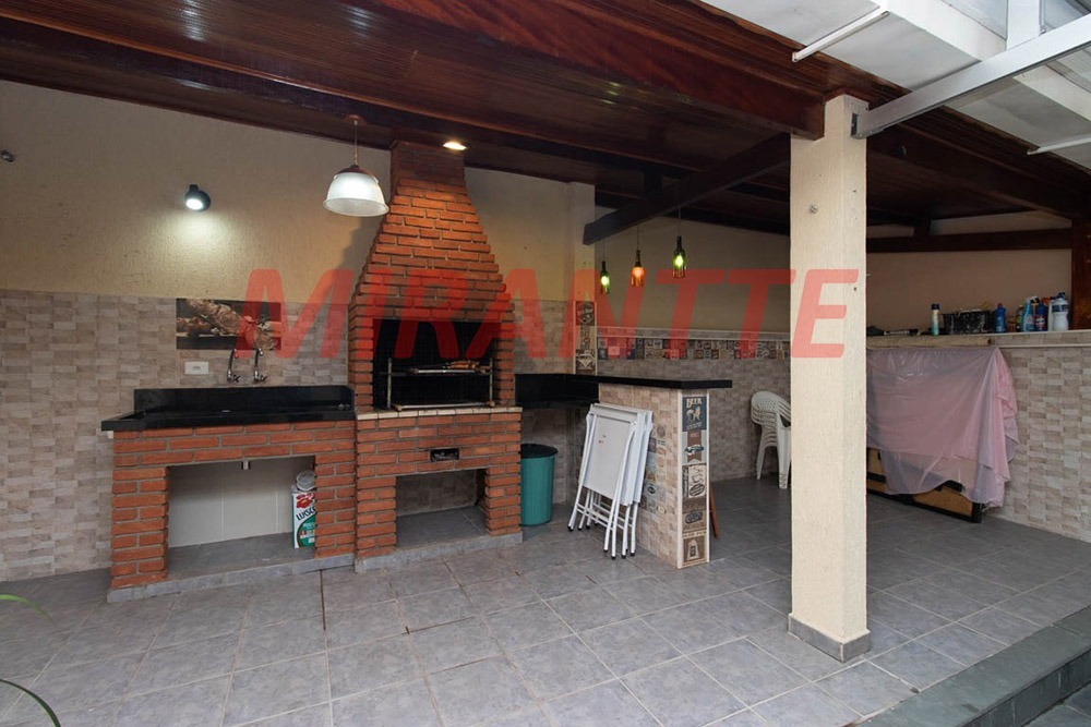 Sobrado de 208m² com 4 quartos em Vila Mazzei