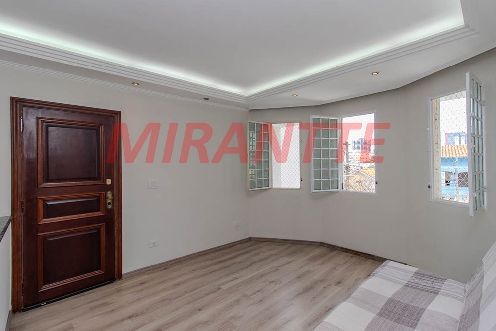 Sobrado de 208m² com 4 quartos em Vila Mazzei