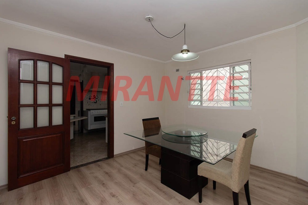 Sobrado de 208m² com 4 quartos em Vila Mazzei