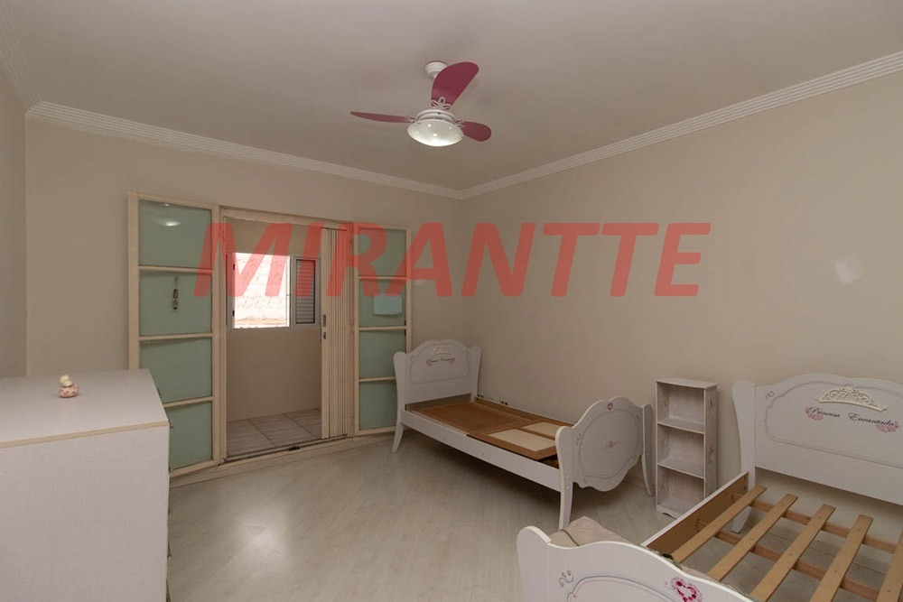 Sobrado de 208m² com 4 quartos em Vila Mazzei