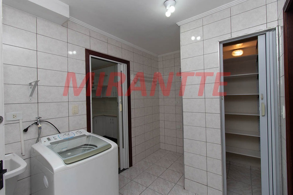 Sobrado de 208m² com 4 quartos em Vila Mazzei