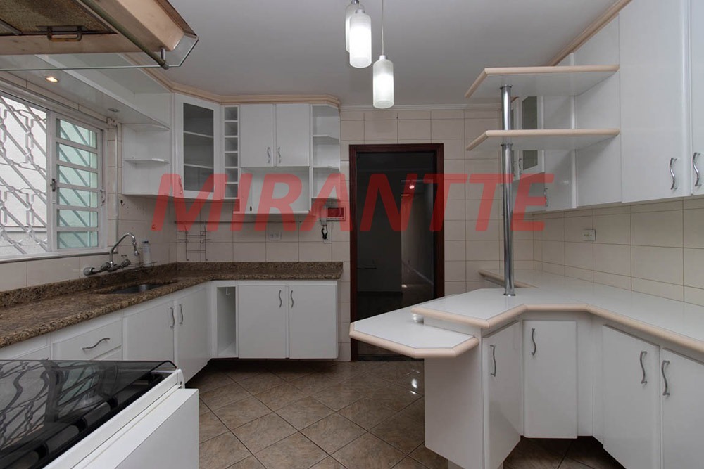 Sobrado de 208m² com 4 quartos em Vila Mazzei