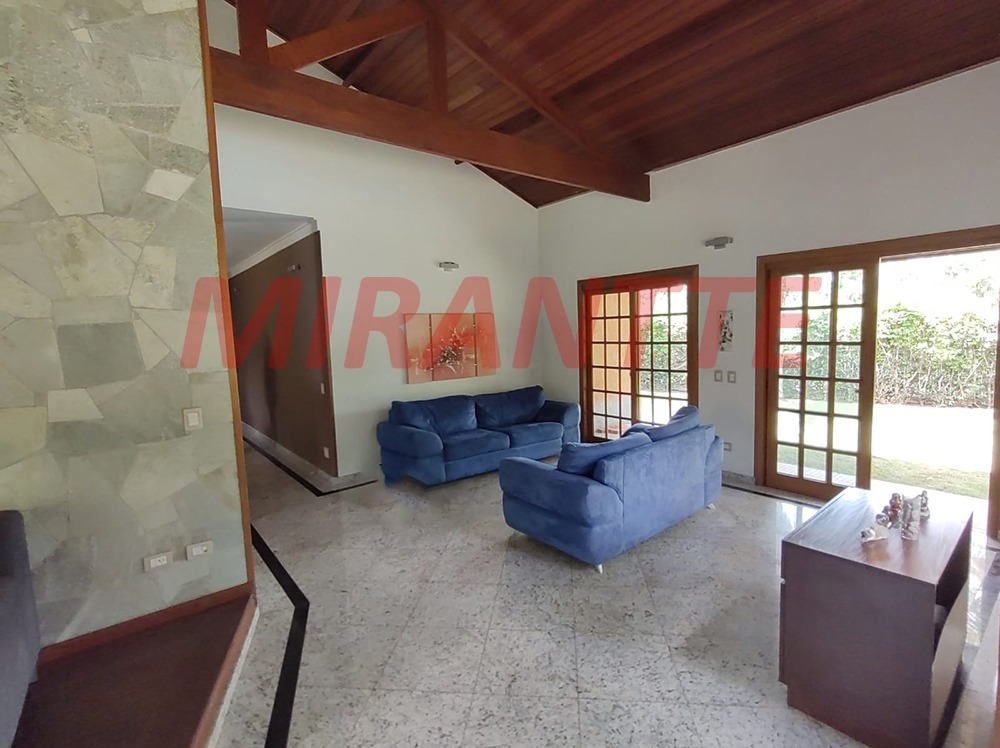 Cond. fechado de 272.23m² com 4 quartos em lago do imperador