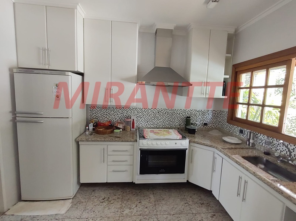 Cond. fechado de 272.23m² com 4 quartos em lago do imperador
