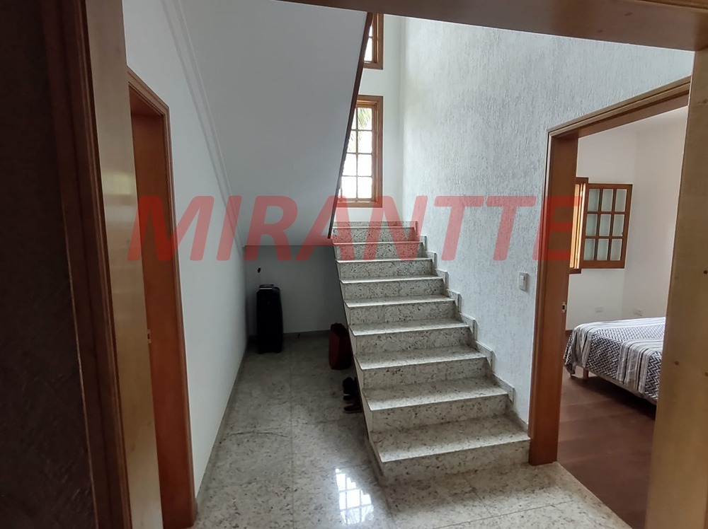 Cond. fechado de 272.23m² com 4 quartos em lago do imperador