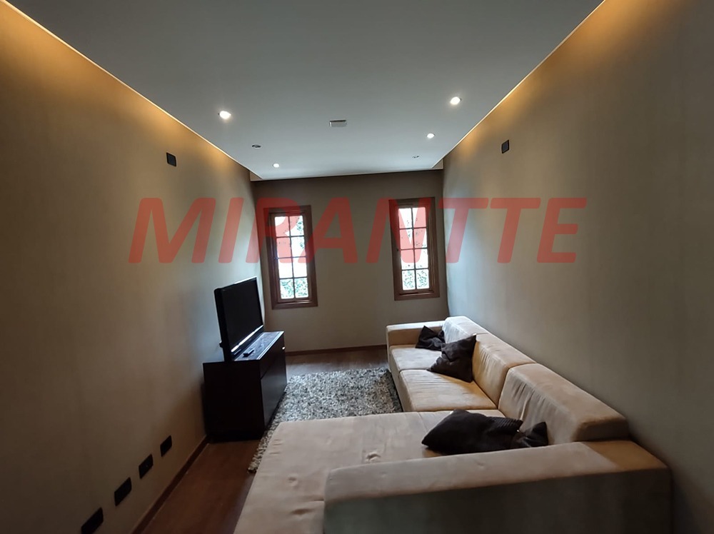 Cond. fechado de 272.23m² com 4 quartos em lago do imperador
