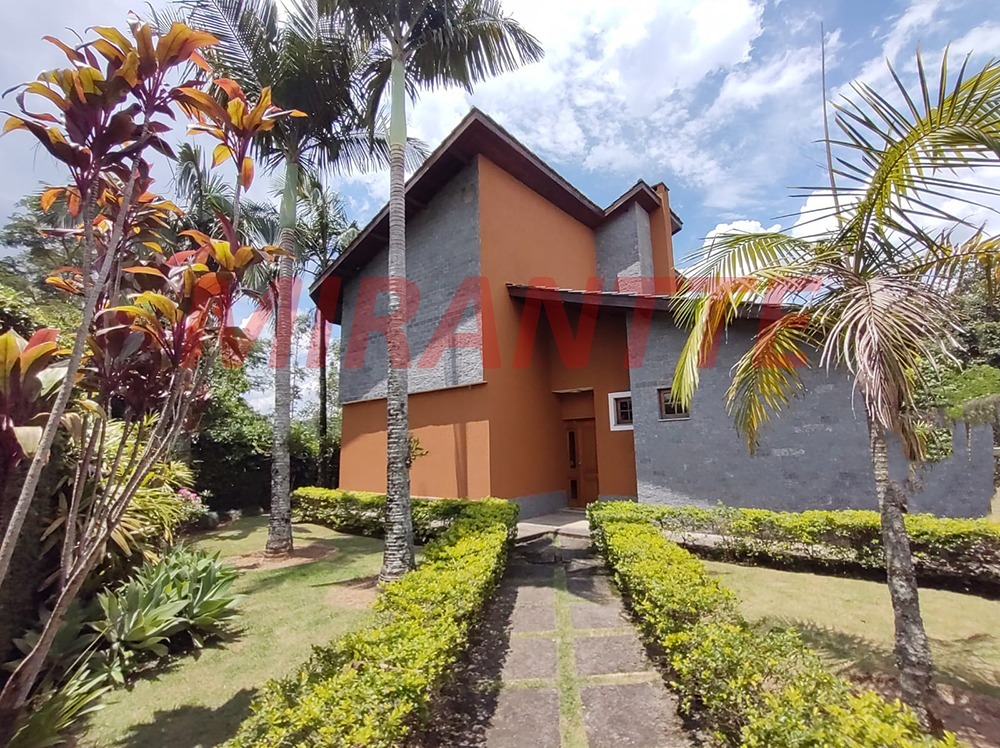 Cond. fechado de 272.23m² com 4 quartos em lago do imperador