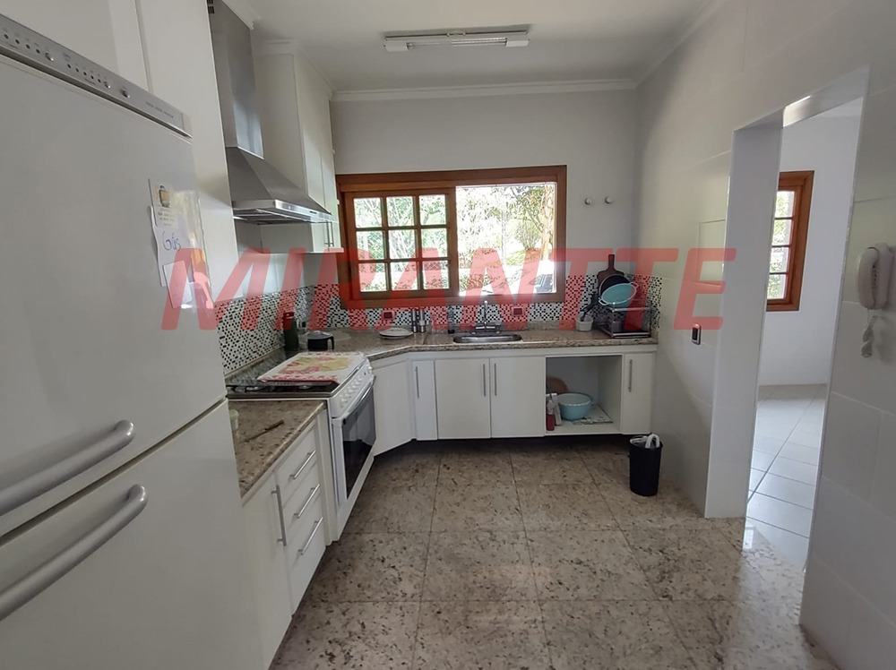 Cond. fechado de 272.23m² com 4 quartos em lago do imperador