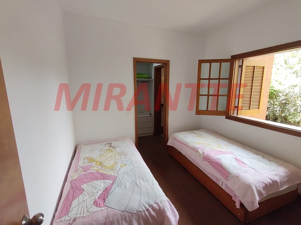 Cond. fechado de 272.23m² com 4 quartos em lago do imperador