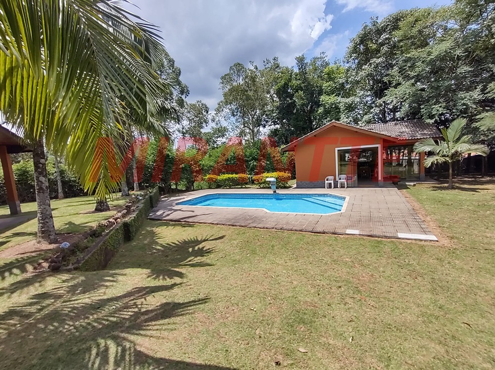 Cond. fechado de 272.23m² com 4 quartos em lago do imperador
