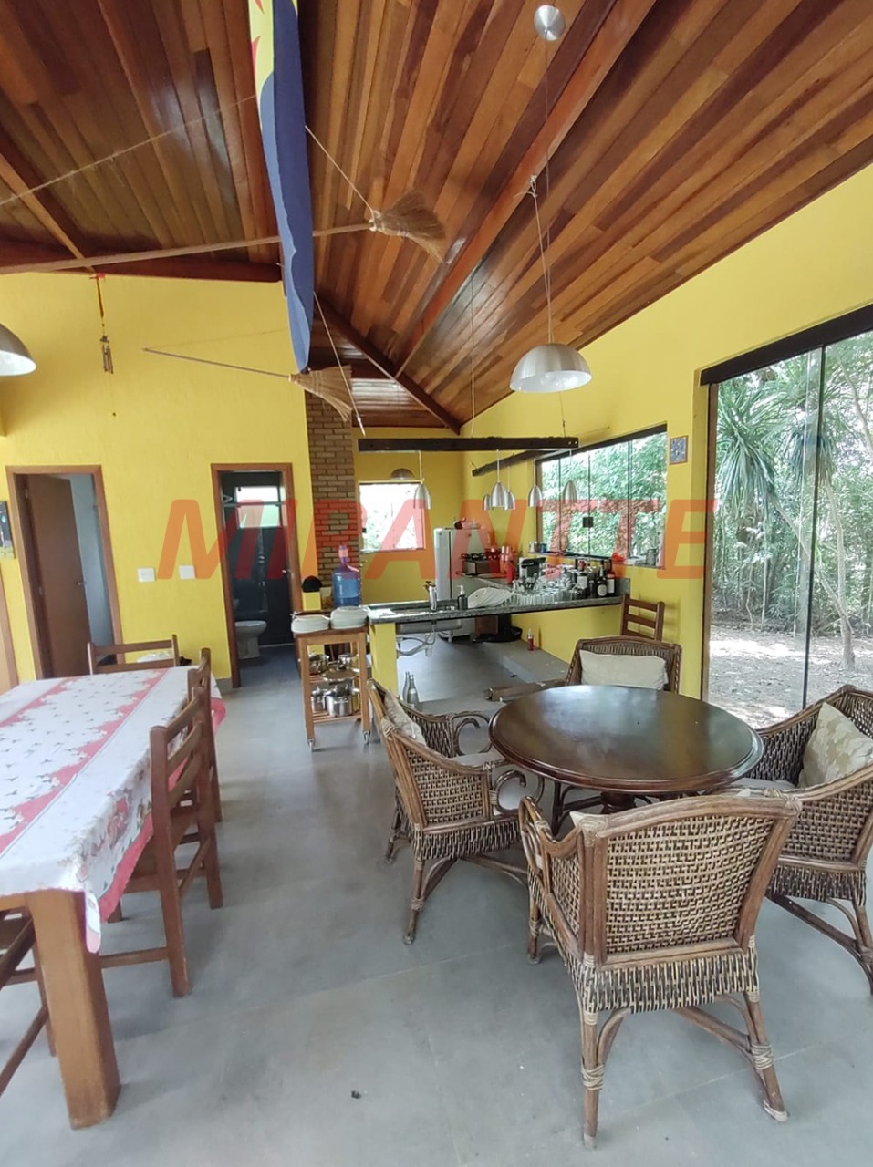 Cond. fechado de 272.23m² com 4 quartos em lago do imperador