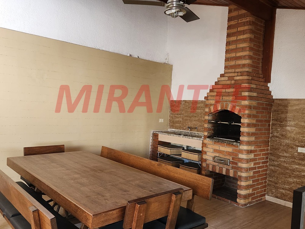 Sobrado de 250m² com 3 quartos em Vila Castelo